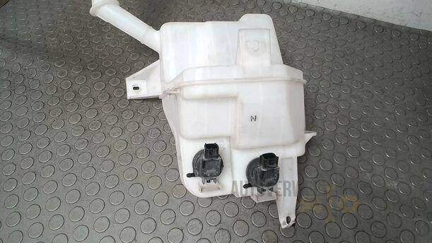 Foto: SCHEIBENWASCHBEHÄLTER eines Mazda 6 Sport Kombi 2.2 CD DPF