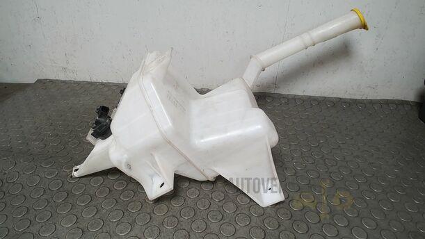 Foto: SCHEIBENWASCHBEHÄLTER eines Mazda 6 Sport Kombi 2.2 CD DPF