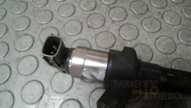 Foto: EINSPRITZDÜSE/ INJEKTOR eines Mazda 6 Sport Kombi 2.2 CD DPF