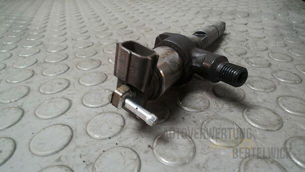 Foto: EINSPRITZDÜSE/ INJEKTOR eines Mazda 6 Sport Kombi 2.2 CD DPF