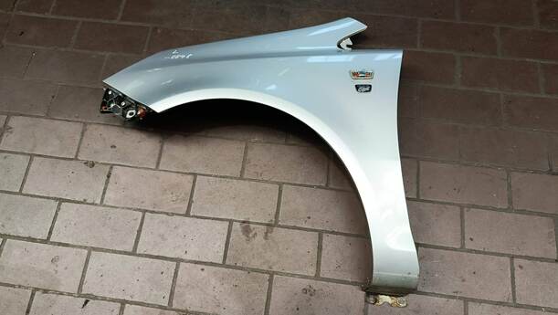 Foto: KOTFLÜGEL LINKS eines Opel Corsa 1.4 16V