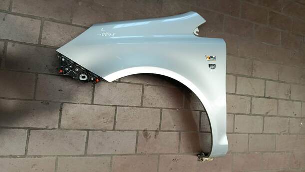 Foto: KOTFLÜGEL LINKS eines Opel Corsa 1.4 16V