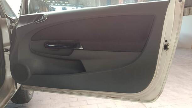 Foto: TÜR VORNE RECHTS ( 2/3 TÜRER ) eines Opel Corsa 1.4 16V