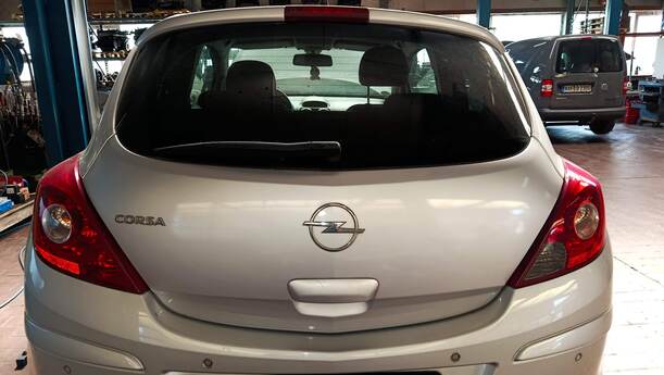 Foto: HECKKLAPPE / HECKDECKEL ( 2/3 TÜRER ) eines Opel Corsa 1.4 16V