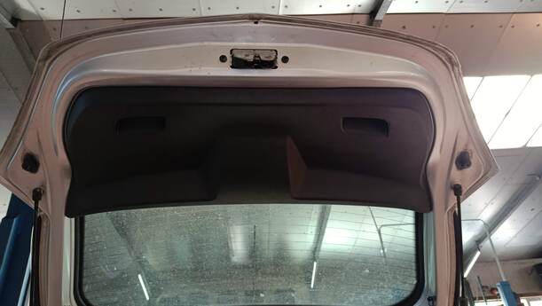 Foto: HECKKLAPPE / HECKDECKEL ( 2/3 TÜRER ) eines Opel Corsa 1.4 16V