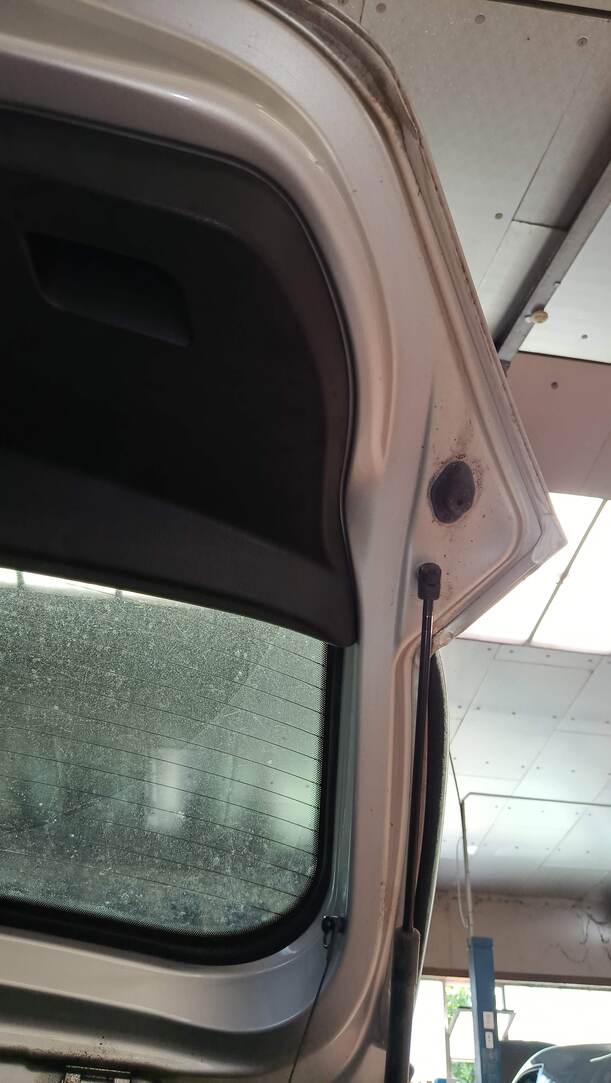 Foto: HECKKLAPPE / HECKDECKEL ( 2/3 TÜRER ) eines Opel Corsa 1.4 16V