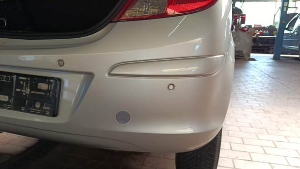 Foto: STOSSFÄNGER / STOßSTANGE HINTEN eines Opel Corsa 1.4 16V