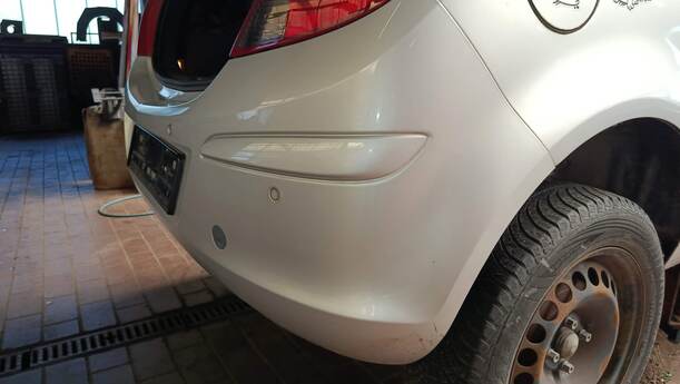 Foto: STOSSFÄNGER / STOßSTANGE HINTEN eines Opel Corsa 1.4 16V