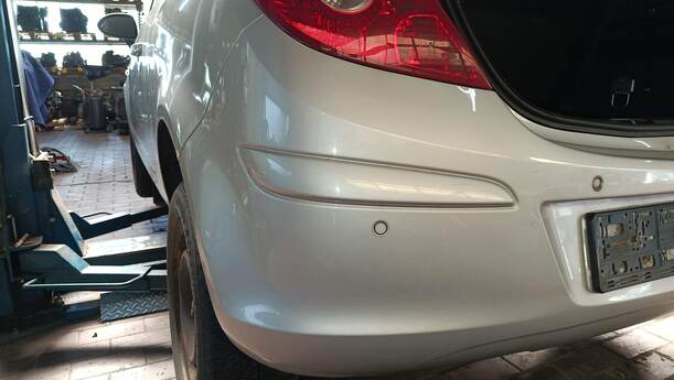 Foto: STOSSFÄNGER / STOßSTANGE HINTEN eines Opel Corsa 1.4 16V