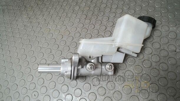 Foto: HAUPTBREMSZYLINDER eines Mazda 6 Sport Kombi 2.2 CD DPF