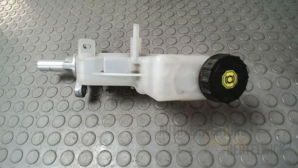 Foto: HAUPTBREMSZYLINDER eines Mazda 6 Sport Kombi 2.2 CD DPF