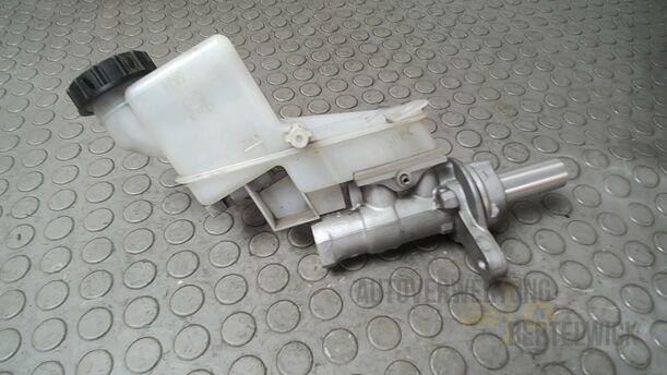 Foto: HAUPTBREMSZYLINDER eines Mazda 6 Sport Kombi 2.2 CD DPF