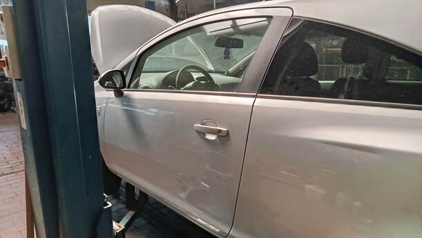Foto: TÜR VORNE LINKS  (2/3-TÜRER) eines Opel Corsa 1.4 16V