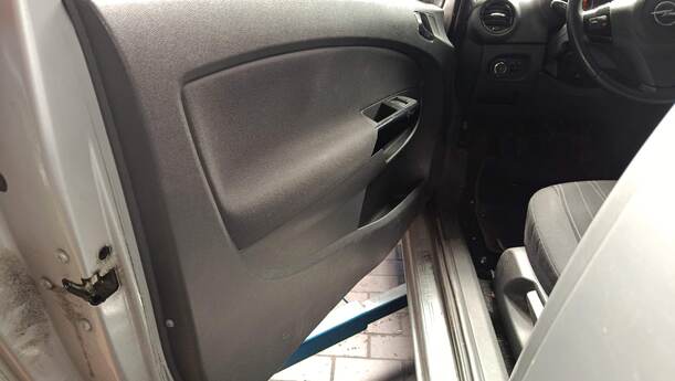 Foto: TÜR VORNE LINKS  (2/3-TÜRER) eines Opel Corsa 1.4 16V
