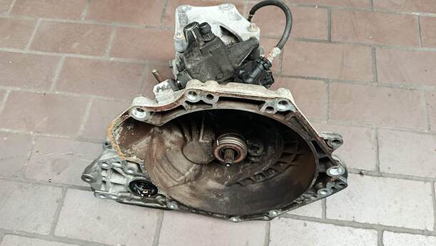 Foto: SCHALTGETRIEBE 5 GANG ( F13 / 4.18 ) eines Opel Corsa 1.4 16V