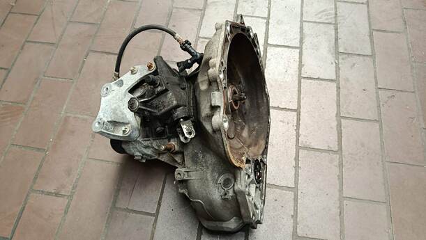 Foto: SCHALTGETRIEBE 5 GANG ( F13 / 4.18 ) eines Opel Corsa 1.4 16V