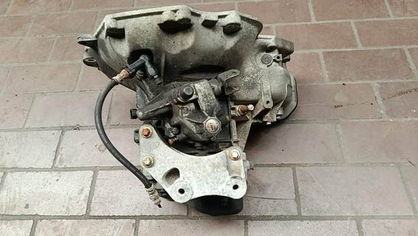Foto: SCHALTGETRIEBE 5 GANG ( F13 / 4.18 ) eines Opel Corsa 1.4 16V