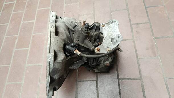 Foto: SCHALTGETRIEBE 5 GANG ( F13 / 4.18 ) eines Opel Corsa 1.4 16V