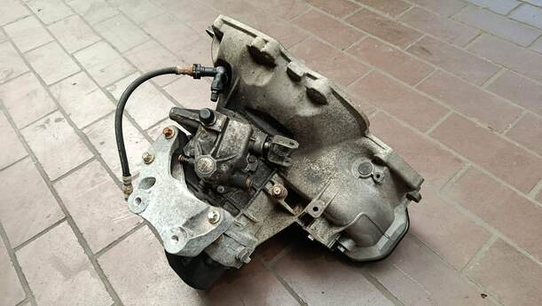 Foto: SCHALTGETRIEBE 5 GANG ( F13 / 4.18 ) eines Opel Corsa 1.4 16V