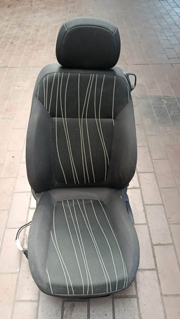 Foto: SITZ VORNE LINKS / FAHRERSITZ eines Opel Corsa 1.4 16V