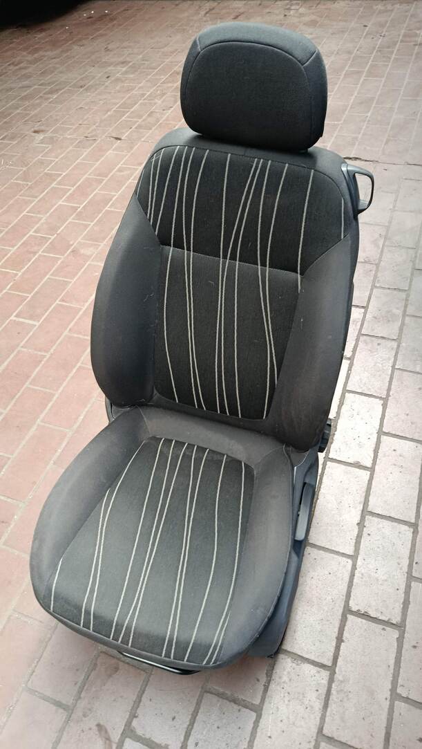 Foto: SITZ VORNE LINKS / FAHRERSITZ eines Opel Corsa 1.4 16V