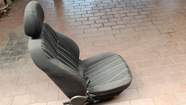 Foto: SITZ VORNE LINKS / FAHRERSITZ eines Opel Corsa 1.4 16V