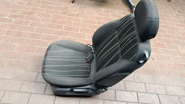 Foto: SITZ VORNE LINKS / FAHRERSITZ eines Opel Corsa 1.4 16V