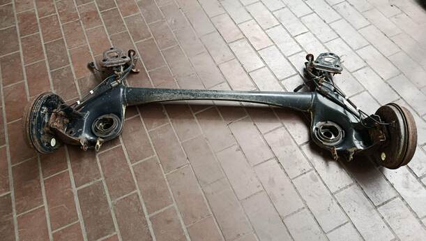 Foto: HINTERACHSTRÄGER eines Opel Corsa 1.4 16V