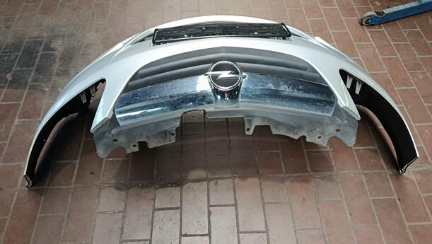 Foto: STOSSFÄNGER / STOßSTANGE VORNE eines Opel Corsa 1.4 16V