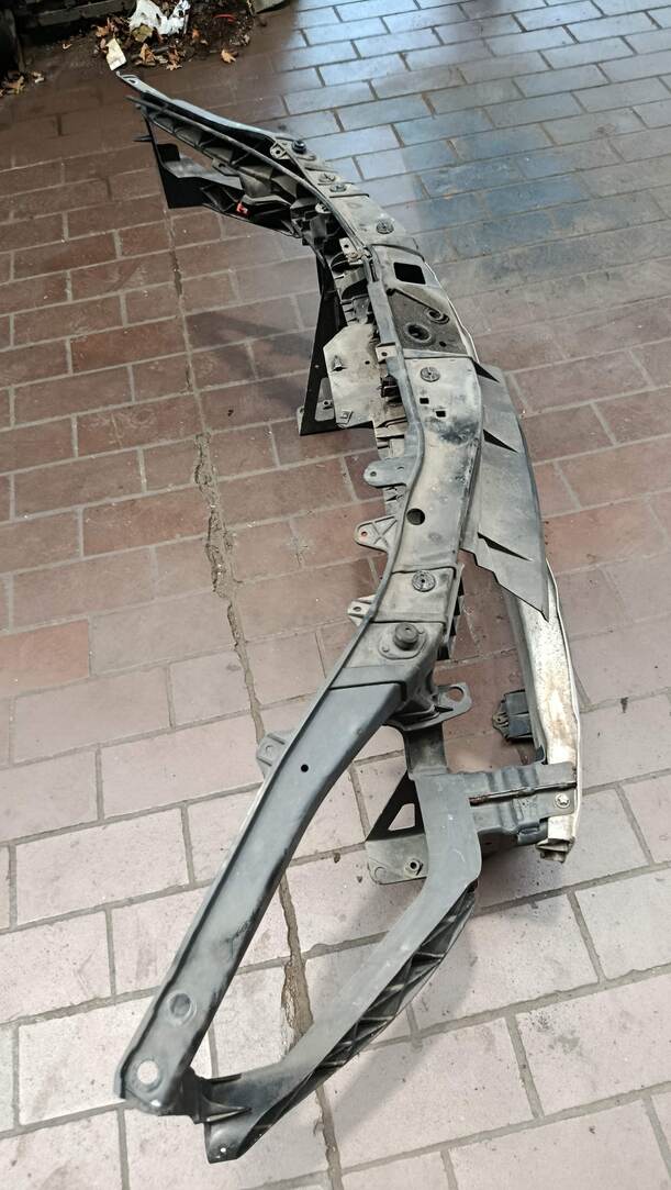 Foto: SCHLOSSTRÄGER / FRONTBLECH eines Opel Corsa 1.4 16V