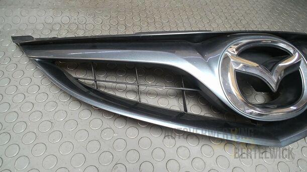 Foto: KÜHLERGRILL eines Mazda 6 Sport Kombi 2.2 CD DPF
