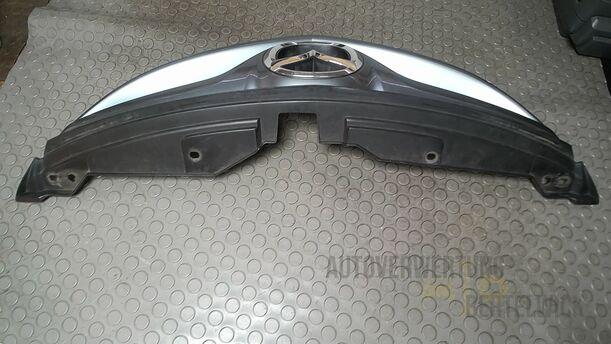 Foto: KÜHLERGRILL eines Mazda 6 Sport Kombi 2.2 CD DPF