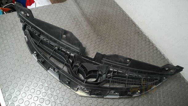 Foto: KÜHLERGRILL eines Mazda 6 Sport Kombi 2.2 CD DPF