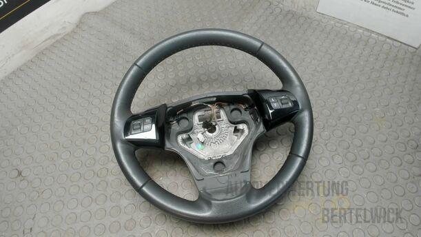 Foto: LEDERLENKRAD ( RADIOBEDIENUNG ) eines Opel Corsa 1.4 16V Fun