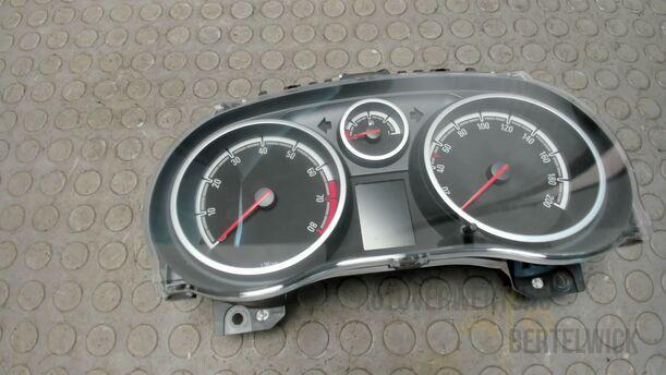 Foto: KOMBIINSTRUMENT / TACHOEINHEIT eines Opel Corsa 1.4 16V Fun