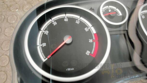 Foto: KOMBIINSTRUMENT / TACHOEINHEIT eines Opel Corsa 1.4 16V Fun