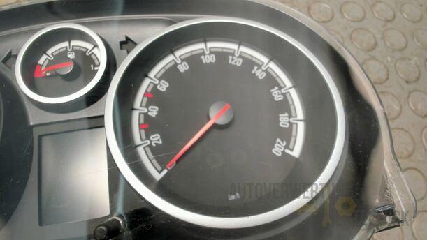 Foto: KOMBIINSTRUMENT / TACHOEINHEIT eines Opel Corsa 1.4 16V Fun