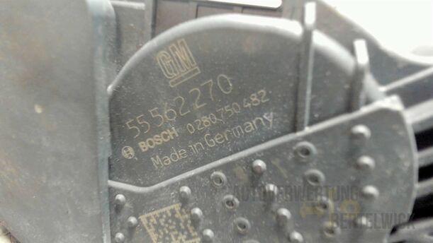 Foto: DROSSELKLAPPENSTUTZEN eines Opel Corsa 1.4 16V Fun