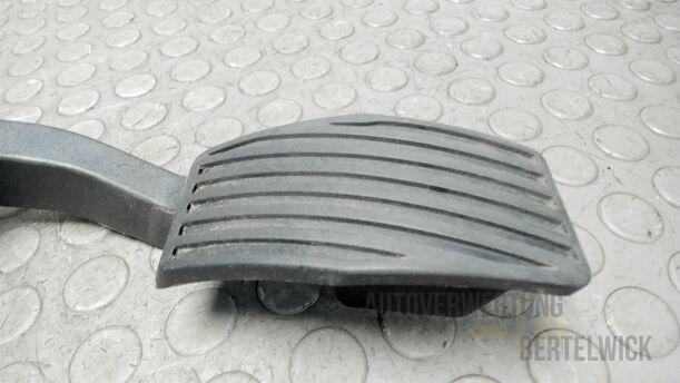 Foto: GASPEDAL ( SCHALTGETRIEBE ) eines Opel Corsa 1.4 16V Fun