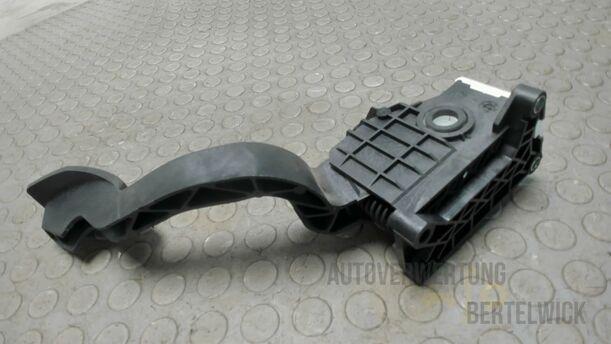 Foto: GASPEDAL ( SCHALTGETRIEBE ) eines Opel Corsa 1.4 16V Fun