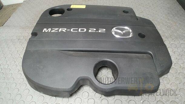 Foto: MOTORABDECKUNG eines Mazda 6 Sport Kombi 2.2 CD DPF Fun