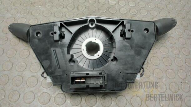 Foto: LENKSTOCKSCHALTER / KOMBISCHALTER eines Opel Corsa 1.4 16V Fun