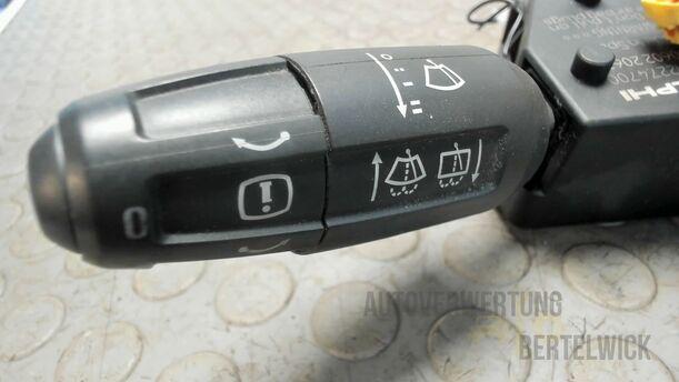 Foto: LENKSTOCKSCHALTER / KOMBISCHALTER eines Opel Corsa 1.4 16V Fun