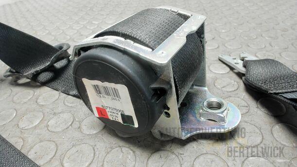 Foto: SICHERHEITSGURT VORNE LINKS ( 2/3 TÜRER  ) eines Opel Corsa 1.4 16V Fun
