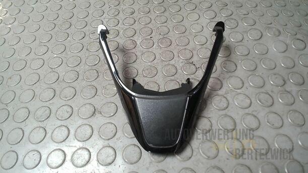 Foto: LENKRADVERKLEIDUNG/ BLENDE LENKRAD eines Mazda 6 Sport Kombi 2.2 CD DPF Fun