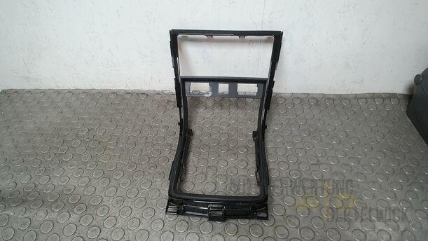 Foto: BLENDE MITTELKONSOLE eines Mazda 6 Sport Kombi 2.2 CD DPF Fun