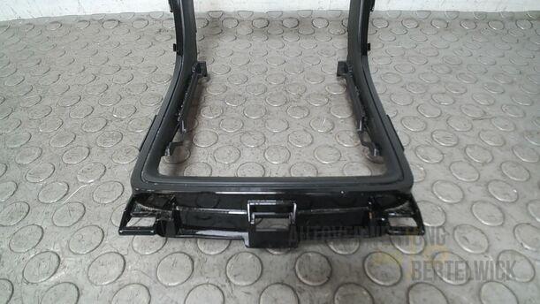 Foto: BLENDE MITTELKONSOLE eines Mazda 6 Sport Kombi 2.2 CD DPF Fun