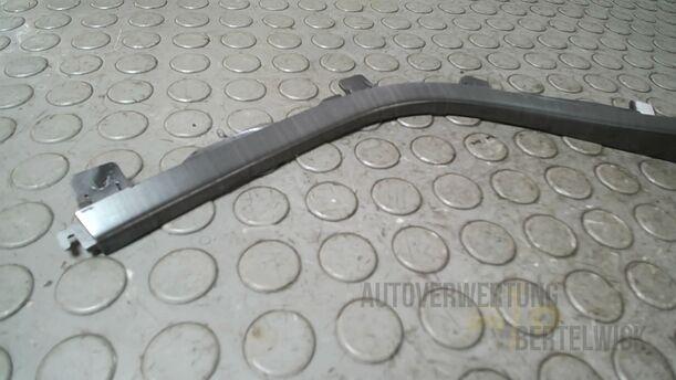 Foto: BLENDE/ ZIERLEISTE HANDSCHUHFACH eines Mazda 6 Sport Kombi 2.2 CD DPF Fun