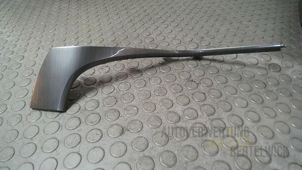 Foto: BLENDE/ ZIERLEISTE HANDSCHUHFACH eines Mazda 6 Sport Kombi 2.2 CD DPF Fun