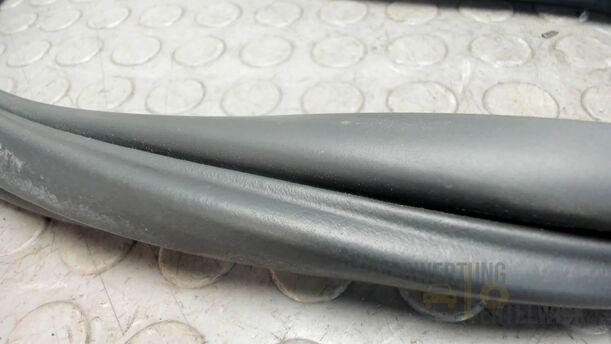 Foto: TÜRDICHTUNG VORNE LINKS ( 2/3 TÜRER ) eines Opel Corsa 1.4 16V Fun